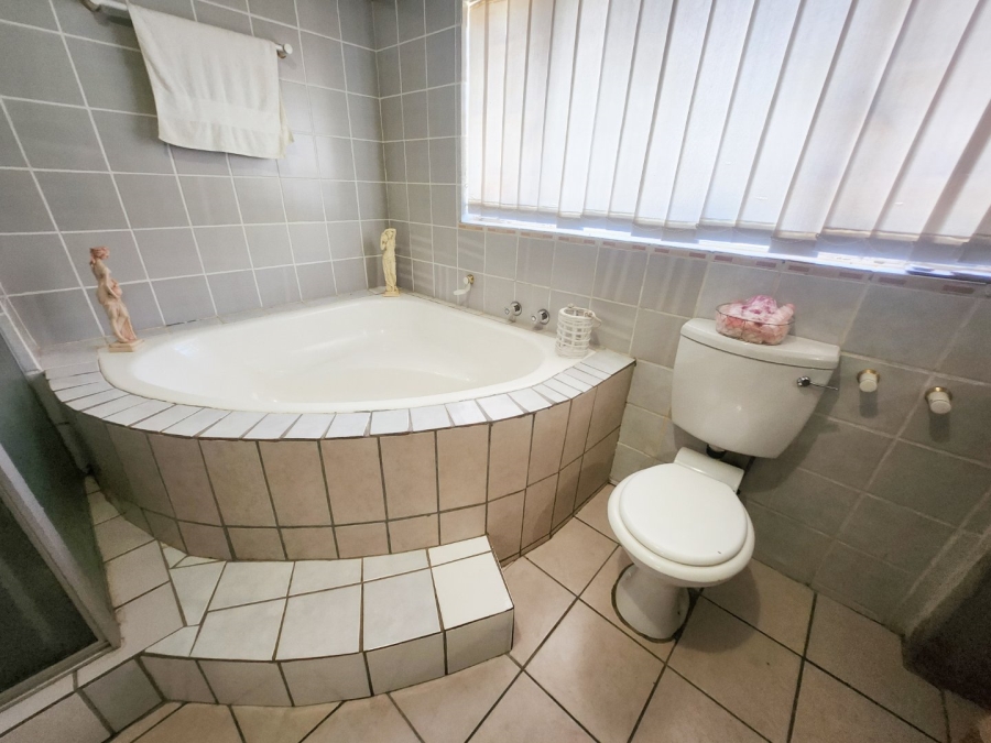 4 Bedroom Property for Sale in Stilfontein Ext 4 North West